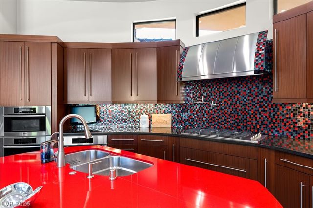 2 Castle Oaks Court, Las Vegas, NV 89141