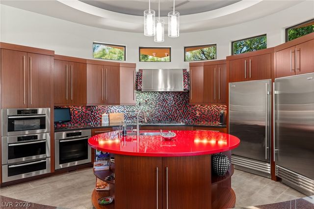 2 Castle Oaks Court, Las Vegas, NV 89141