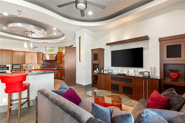 2 Castle Oaks Court, Las Vegas, NV 89141