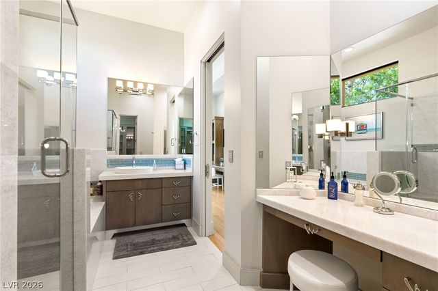 2 Castle Oaks Court, Las Vegas, NV 89141