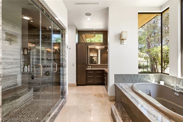 2 Castle Oaks Court, Las Vegas, NV 89141