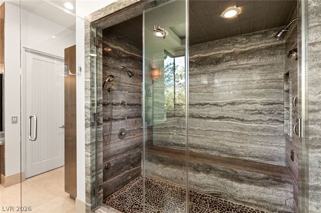 2 Castle Oaks Court, Las Vegas, NV 89141