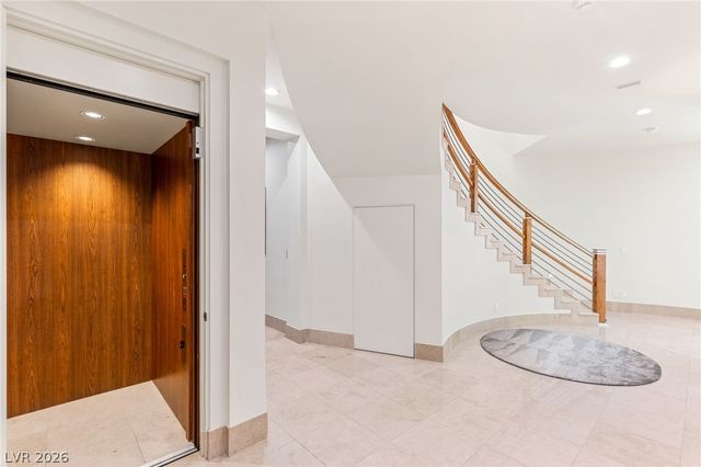 2 Castle Oaks Court, Las Vegas, NV 89141