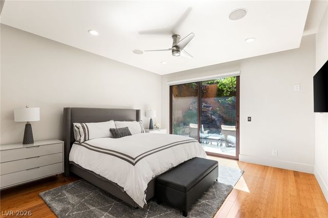 2 Castle Oaks Court, Las Vegas, NV 89141