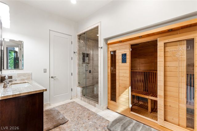 2 Castle Oaks Court, Las Vegas, NV 89141