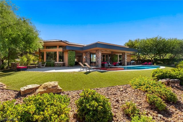 2 Castle Oaks Court, Las Vegas, NV 89141