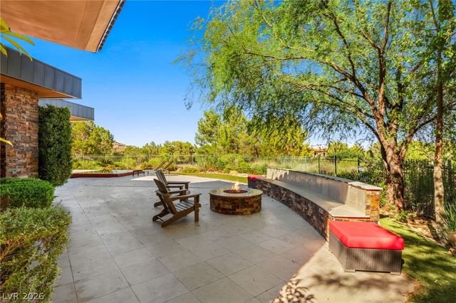 2 Castle Oaks Court, Las Vegas, NV 89141