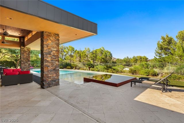 2 Castle Oaks Court, Las Vegas, NV 89141