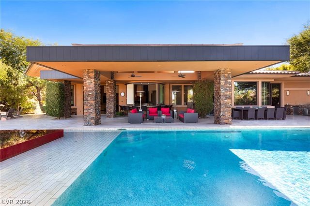 2 Castle Oaks Court, Las Vegas, NV 89141