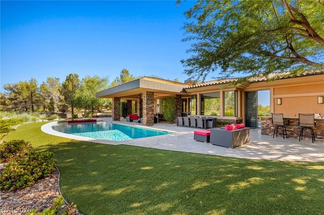 2 Castle Oaks Court, Las Vegas, NV 89141