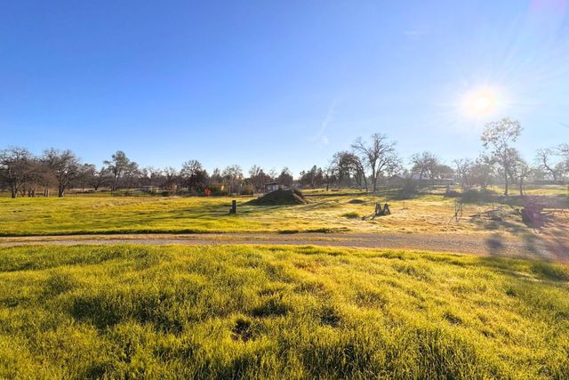 21193 El Toro Lane, Redding, CA 96003