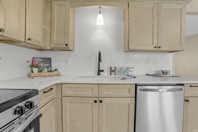 156 W Jefferson Avenue, Chandler, IN 47610