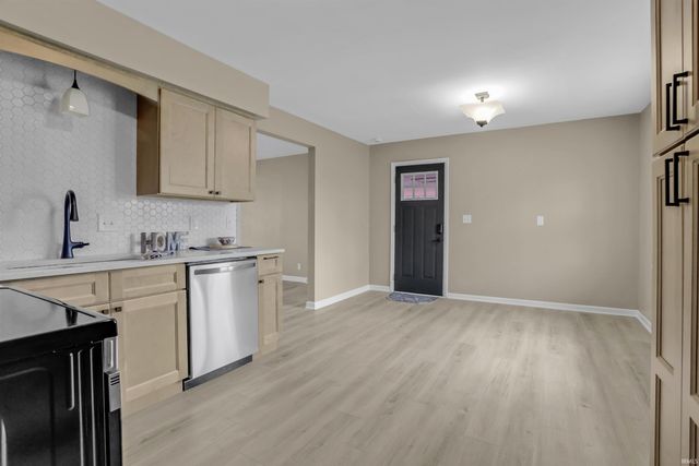 156 W Jefferson Avenue, Chandler, IN 47610