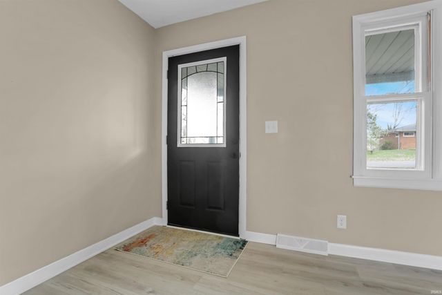 156 W Jefferson Avenue, Chandler, IN 47610