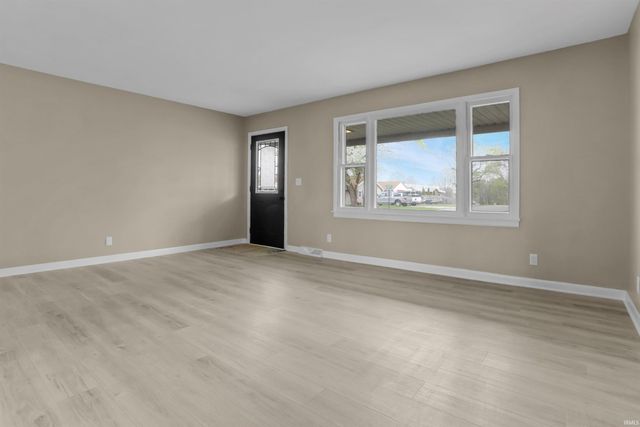 156 W Jefferson Avenue, Chandler, IN 47610