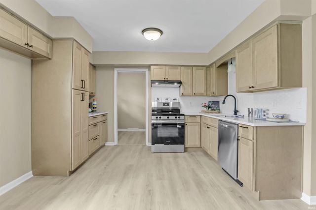 156 W Jefferson Avenue, Chandler, IN 47610