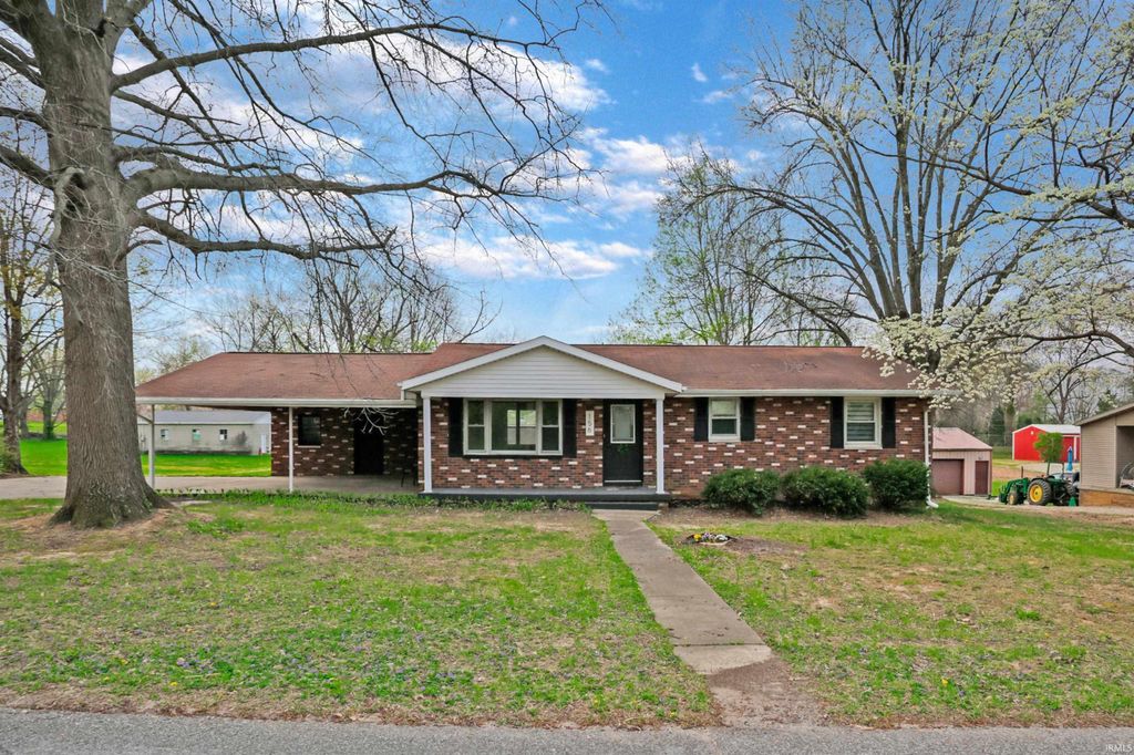 156 W Jefferson Avenue, Chandler, IN 47610