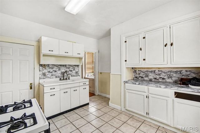 2038 McLaran Avenue, Jennings, MO 63136