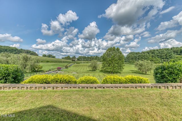 101 Bond Town Road, Blountville, TN 37617