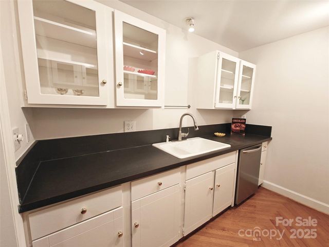 1323 Queens Road 321, Charlotte, NC 28207