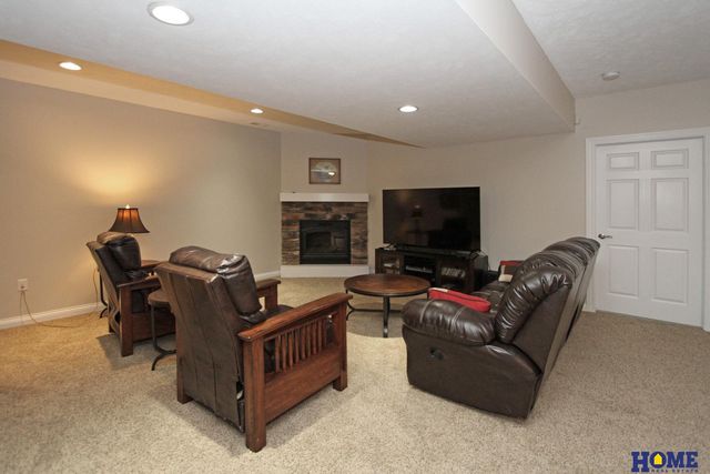 6528 Lone Tree Drive, Lincoln, NE 68512