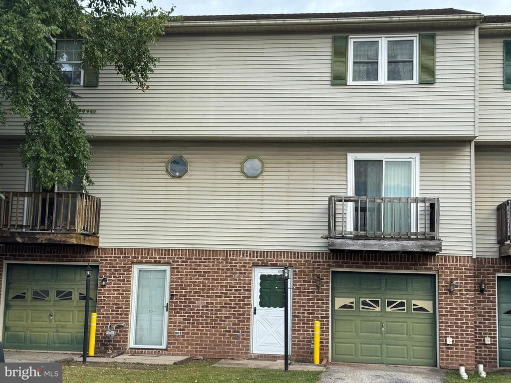 1606 CONDOR LN, Dover, PA 17315