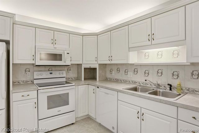 2 Wilshire Drive, Frankenmuth, MI 48734