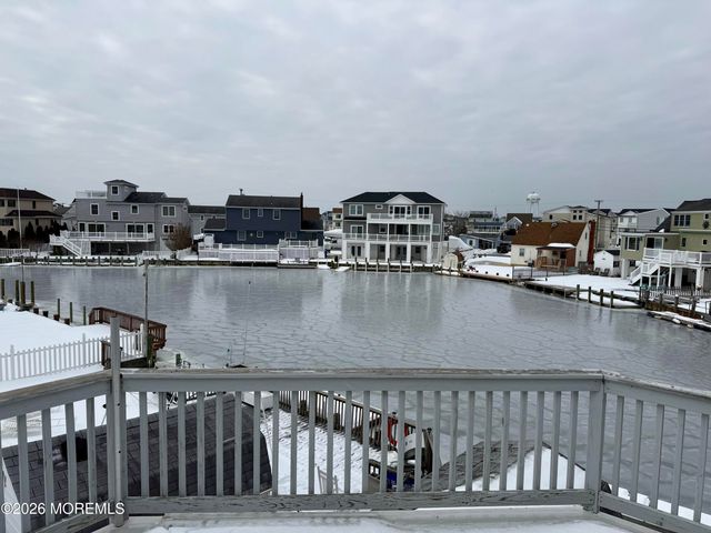 27 Robert Drive, Manahawkin, NJ 08050