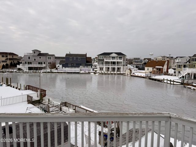27 Robert Drive, Manahawkin, NJ 08050