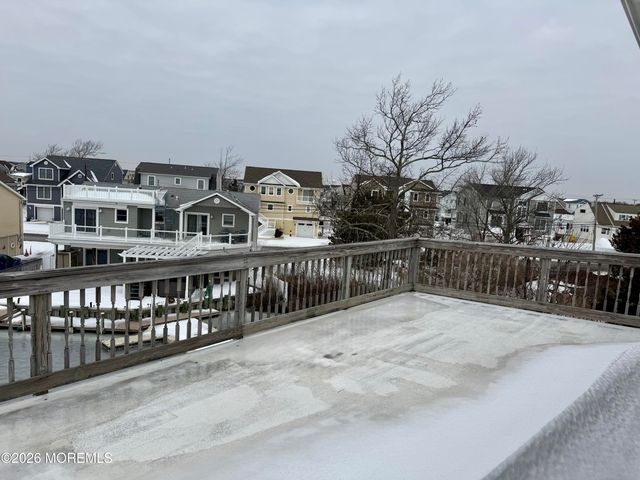 27 Robert Drive, Manahawkin, NJ 08050