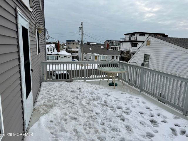 27 Robert Drive, Manahawkin, NJ 08050