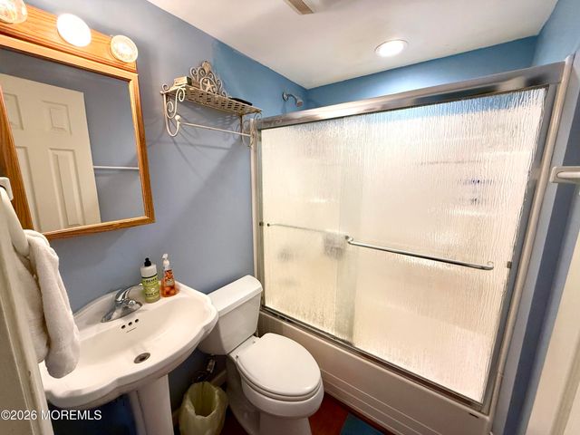 27 Robert Drive, Manahawkin, NJ 08050