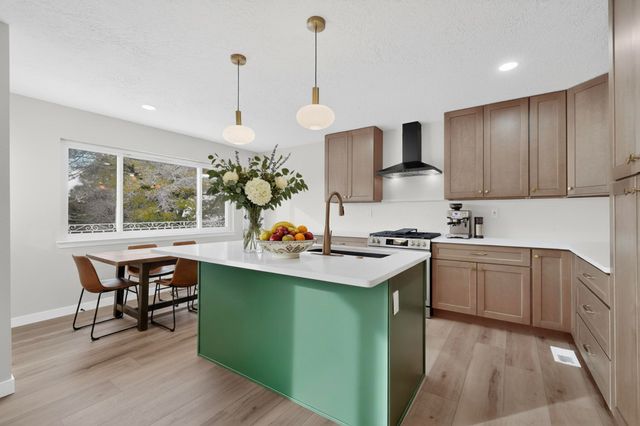 4713 Huntington Drive NE, Albuquerque, NM 87111