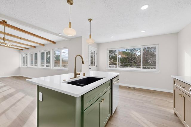 4713 Huntington Drive NE, Albuquerque, NM 87111