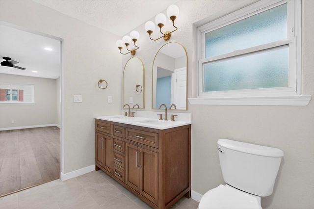 4713 Huntington Drive NE, Albuquerque, NM 87111