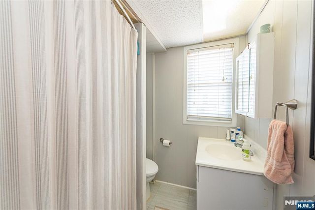118 Hamilton Avenue, Hasbrouck Heights, NJ 07604