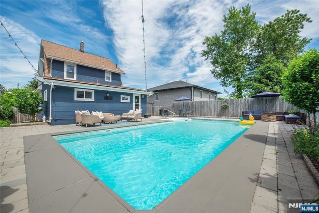 118 Hamilton Avenue, Hasbrouck Heights, NJ 07604