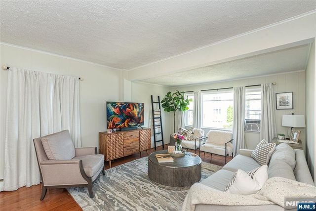 118 Hamilton Avenue, Hasbrouck Heights, NJ 07604