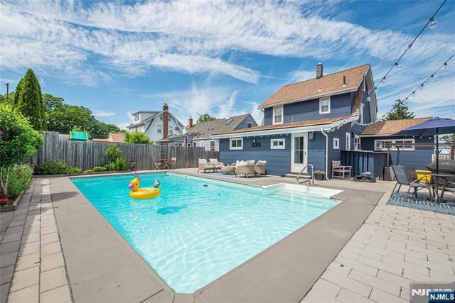 118 Hamilton Avenue, Hasbrouck Heights, NJ 07604