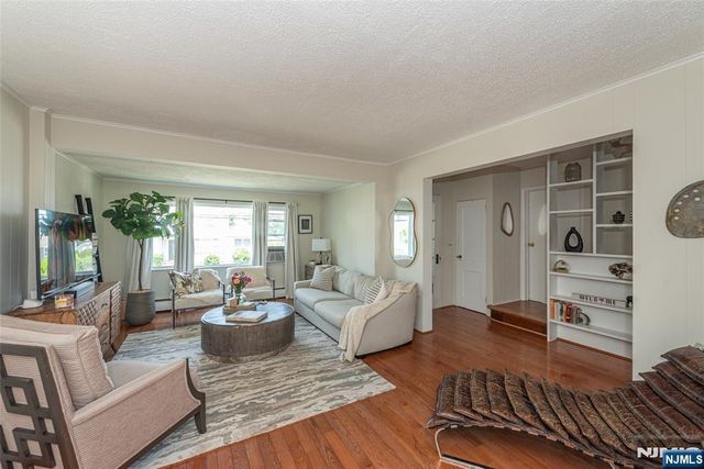 118 Hamilton Avenue, Hasbrouck Heights, NJ 07604
