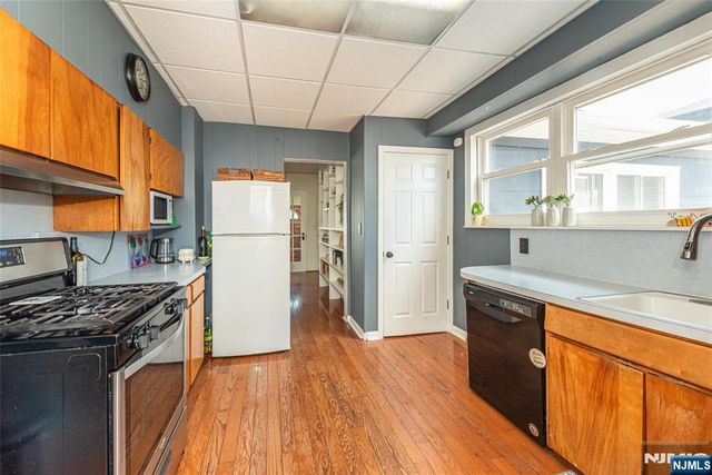 118 Hamilton Avenue, Hasbrouck Heights, NJ 07604