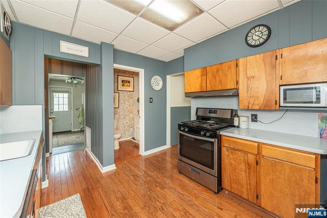 118 Hamilton Avenue, Hasbrouck Heights, NJ 07604