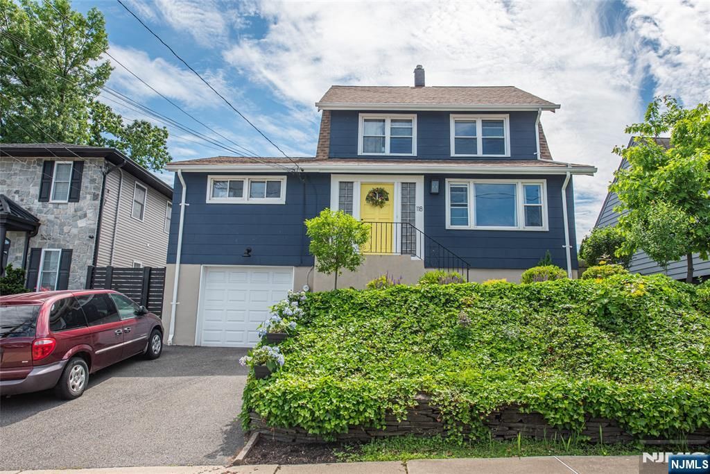 118 Hamilton Avenue, Hasbrouck Heights, NJ 07604