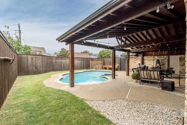 3817 Westminster Drive, Carrollton, TX 75007