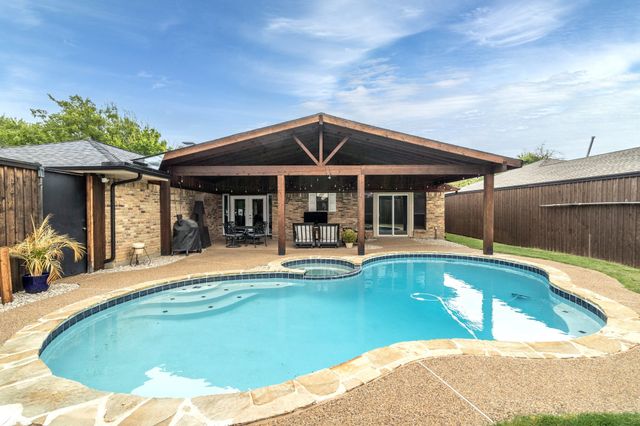 3817 Westminster Drive, Carrollton, TX 75007