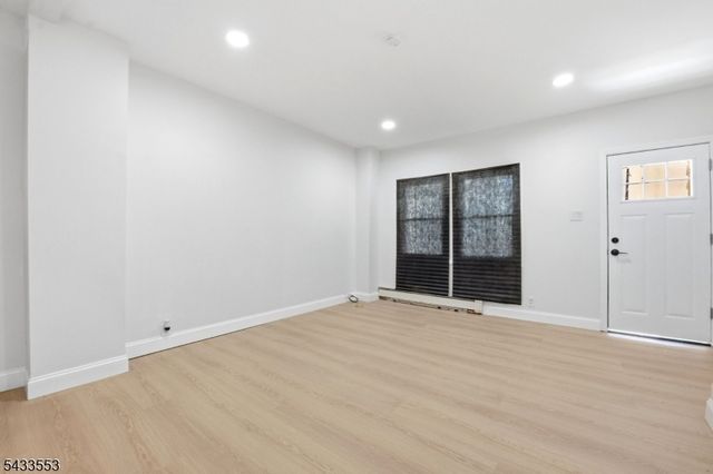 139 W 51st St, Bayonne City, NJ 07002