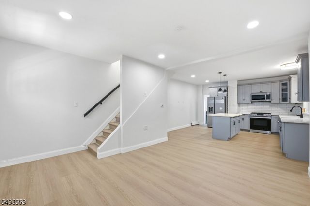 139 W 51st St, Bayonne City, NJ 07002