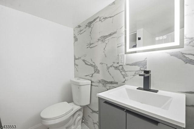 139 W 51st St, Bayonne City, NJ 07002