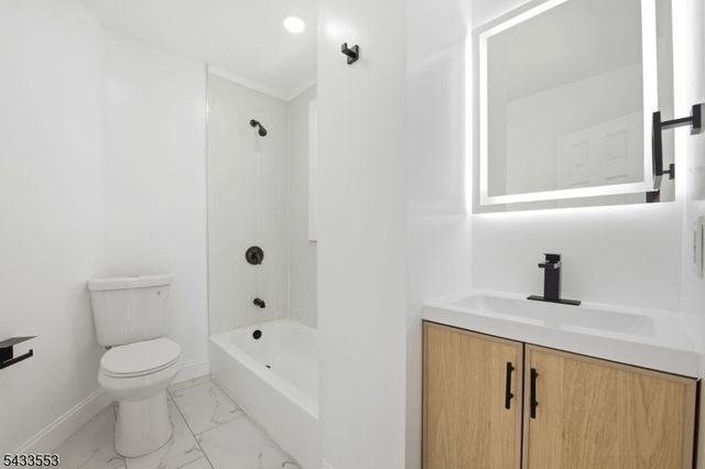 139 W 51st St, Bayonne City, NJ 07002