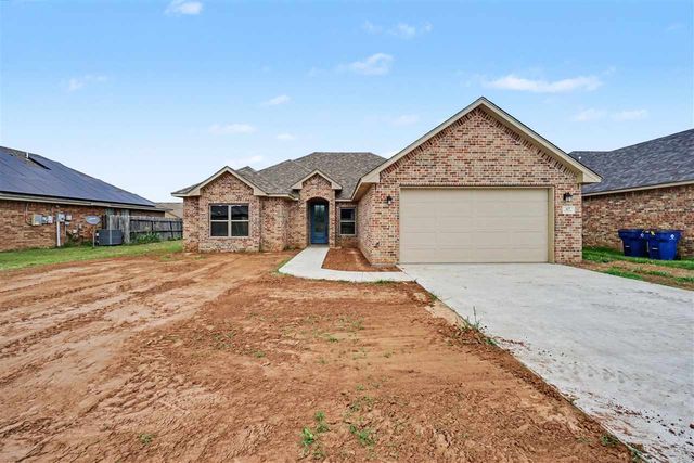 437 NW Sandstone Ave, Cache, OK 73527
